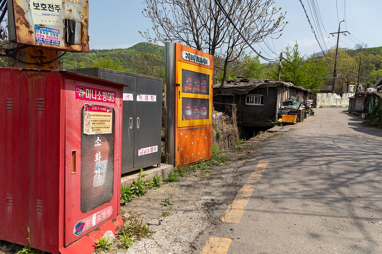 Guryong village is considered 'last slum of Seoul'. There has been fire every fe