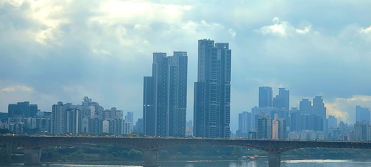 Many apartment buildings are located near Han River.