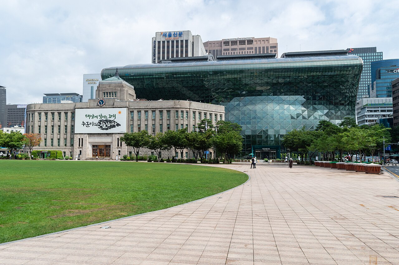Seoul City Hall, seen from Seoul Plaza.